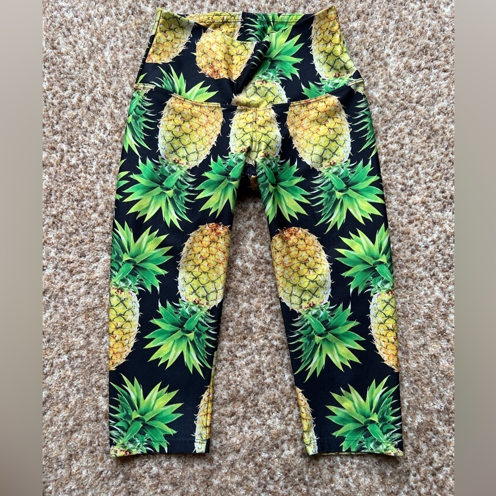 Lavaloka Women's Compression Leggings Capri Pineapples Size Small